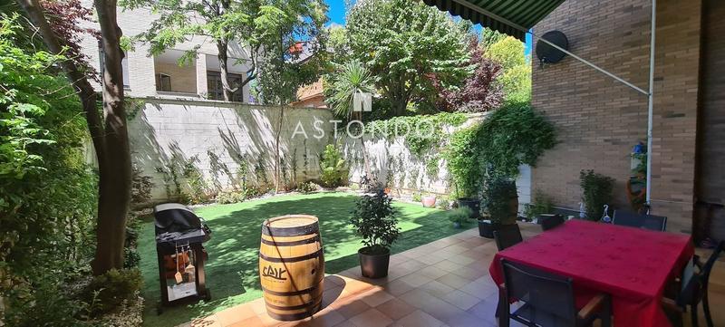 Foto 3230ef47-7a90-408c-b904-ea229d9fa847. Rent semi detached house with heating parking pool in Madrid