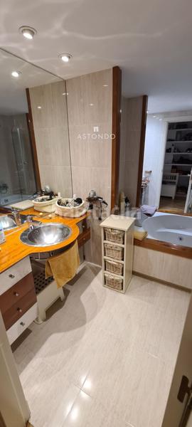 Foto 960f91d5-4c23-4a1a-97d2-5760f3477dcb. Rent semi detached house with heating parking pool in Madrid