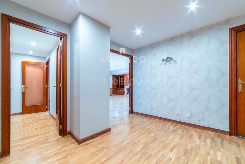 Foto 1b6a6e01-8cfd-4488-bee0-85ab35c2f54b. Rent flat with heating parking in Apóstol Santiago Madrid