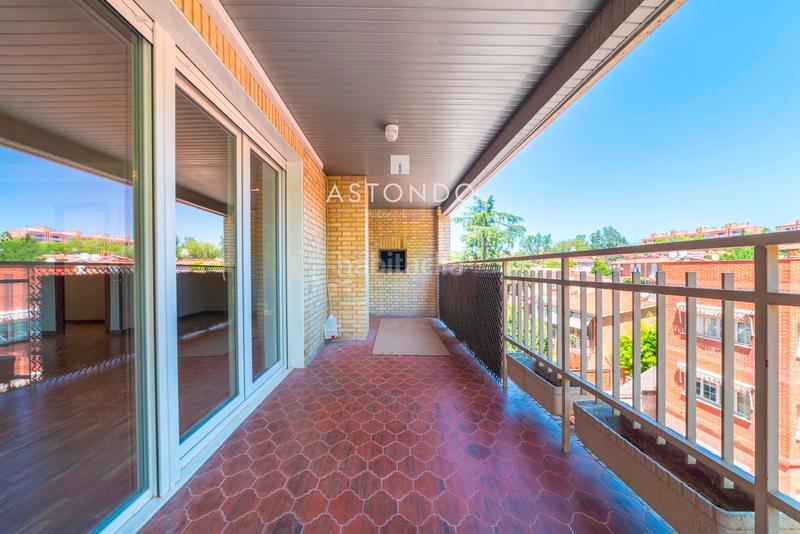 Foto 938fd7c5-5942-44d1-ba5e-d3703c1e6433. Rent flat with heating parking in Apóstol Santiago Madrid