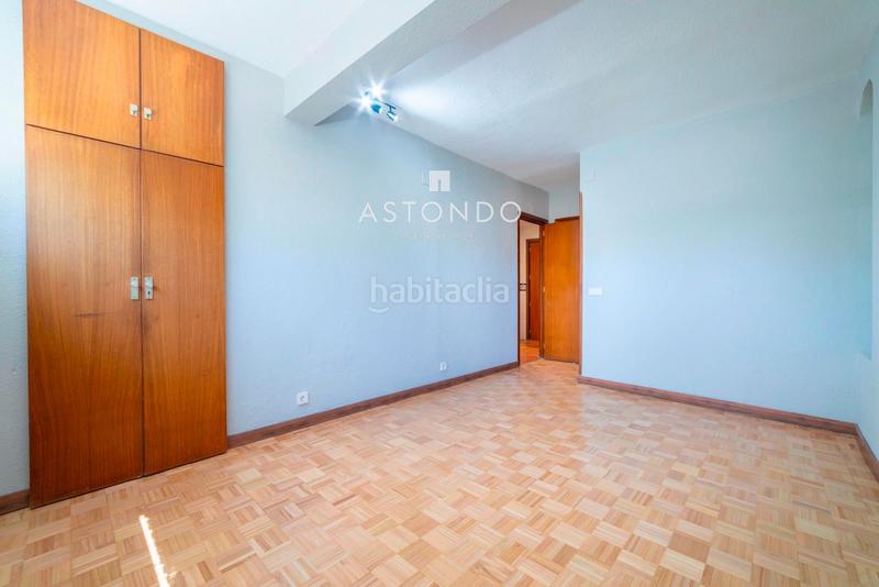 Foto b86cb0eb-2fba-4fcf-bc39-cb4f77c672ea. Rent flat with heating parking in Apóstol Santiago Madrid