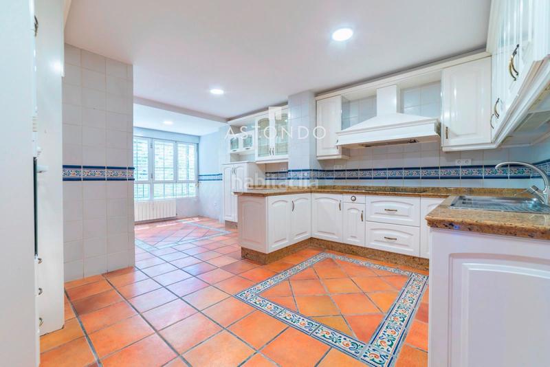 Foto cbe2ea40-03ca-4897-9629-efcbf1d2c8a0. Rent flat with heating parking in Apóstol Santiago Madrid