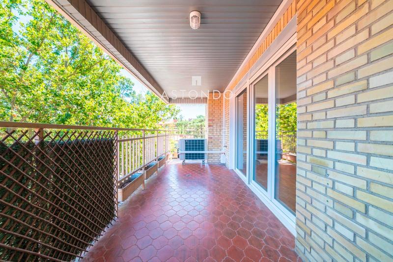 Foto 3df21ede-992f-445e-8109-50c78841bb69. Rent flat with heating parking in Apóstol Santiago Madrid