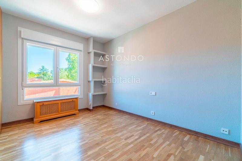 Foto 87cac88a-0823-483c-b774-17a5769424b2. Rent flat with heating parking in Apóstol Santiago Madrid