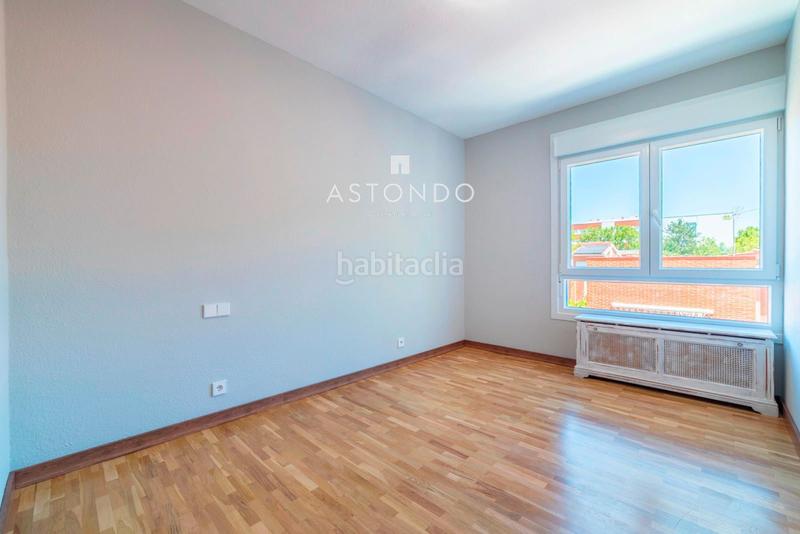 Foto d325089a-7b84-4466-961d-a85ffc0e8060. Rent flat with heating parking in Apóstol Santiago Madrid