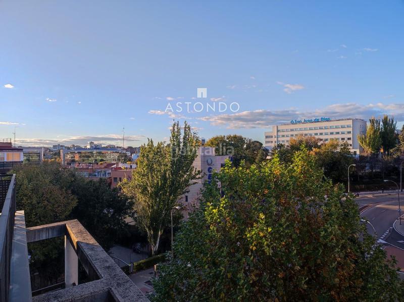 Foto 3246c65b-ef14-4cbb-a945-f1b2c45da365. Lloguer pis amb calefacció aparcament piscina a Colina Madrid