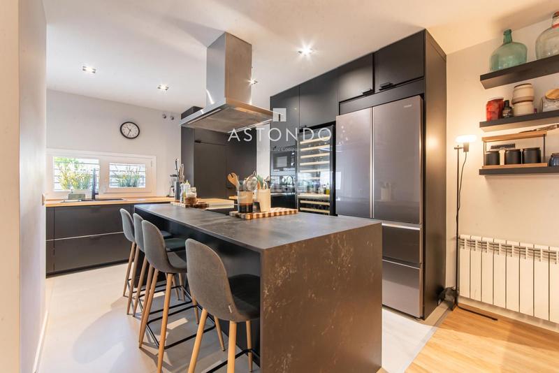 Foto 2054e629-1d0a-43ad-9c69-fd3262c5e6e2. Reihenhaus mit heizung parking pool in Cobeña