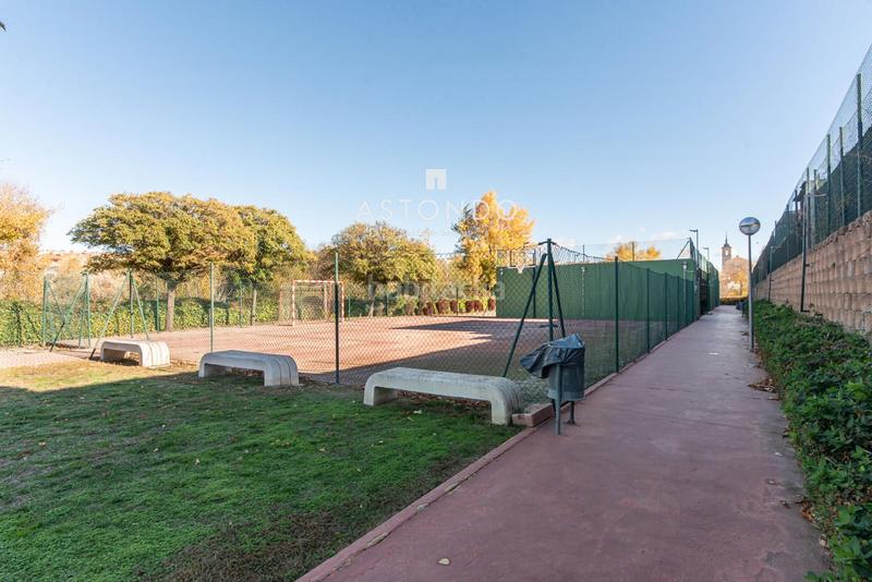 Foto 335bc8ed-b40a-4dea-8517-df7d0e116c78. Reihenhaus mit heizung parking pool in Cobeña