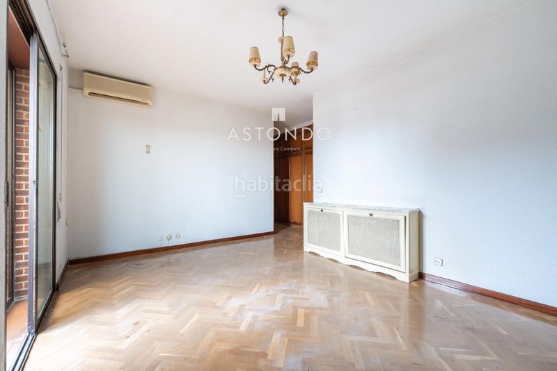 Foto 1bc300af-0c77-45ff-ba33-6fbb20fb1a76. Pis amb calefacció aparcament piscina a Colina Madrid