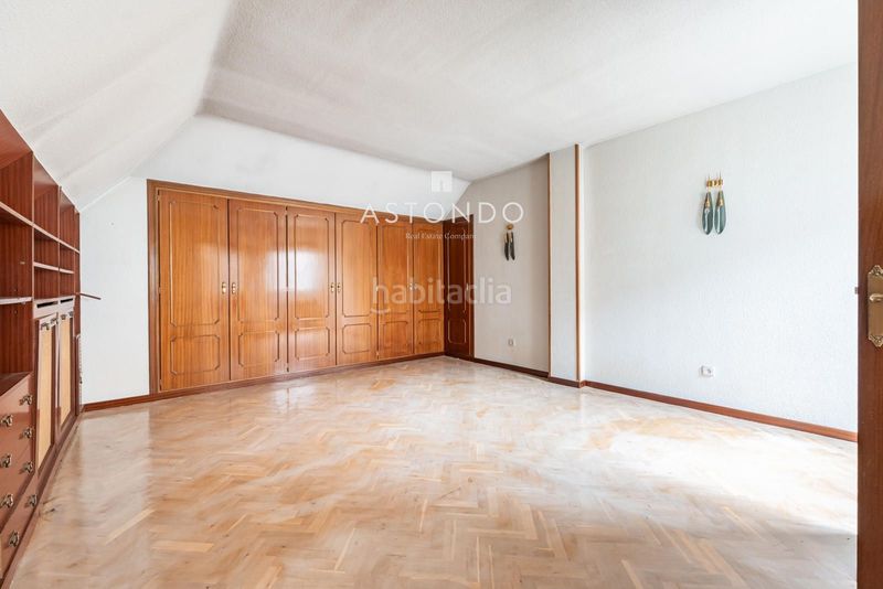 Foto 43afc4c8-ce63-486d-9c71-507acab015a5. Pis amb calefacció aparcament piscina a Colina Madrid