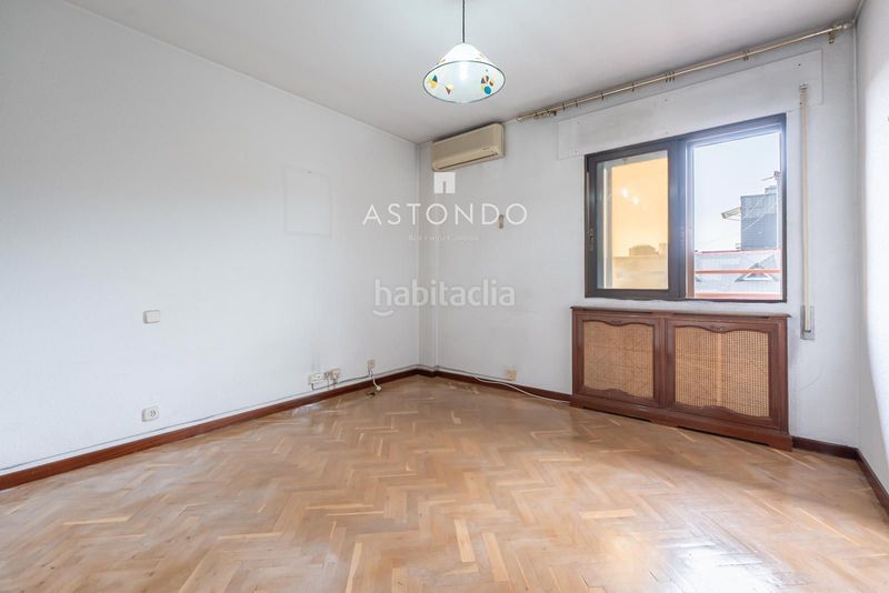 Foto 96275058-70ad-4abb-9abb-41db6cc9f3d5. Pis amb calefacció aparcament piscina a Colina Madrid