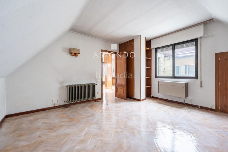 Foto a4aacbf1-0c0a-429b-948b-bc7a48b33d96. Pis amb calefacció aparcament piscina a Colina Madrid