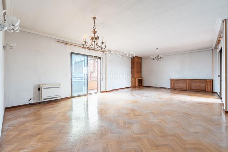 Foto b338e8a1-da9e-44d8-979a-263c040e806d. Pis amb calefacció aparcament piscina a Colina Madrid