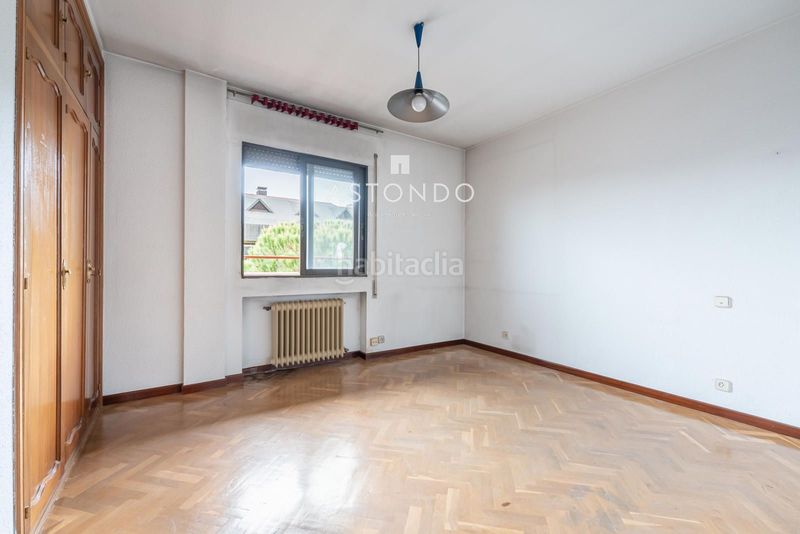 Foto c3a1441d-94fc-4ff9-be11-29482f93e357. Pis amb calefacció aparcament piscina a Colina Madrid