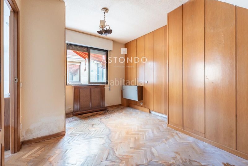 Foto e33d79a5-3154-468c-a358-5c41bf9e2836. Pis amb calefacció aparcament piscina a Colina Madrid