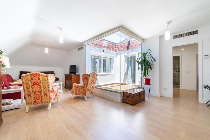 Foto e5c77376-593e-4245-a820-03613a987e5e. Pis amb calefacció aparcament piscina a Colina Madrid