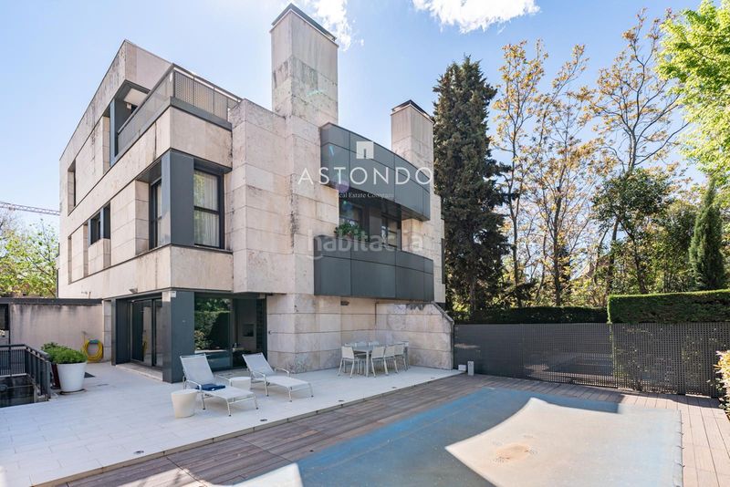 Foto 45aab0fd-d826-472a-84ef-68364ac2ffeb. Casa adossada amb calefacció aparcament piscina a Madrid