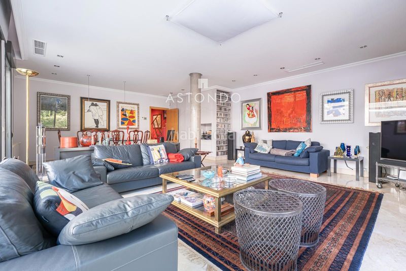 Foto 4c2bd78d-0e57-4ee6-b793-0bd83669f011. Casa adossada amb calefacció aparcament piscina a Madrid