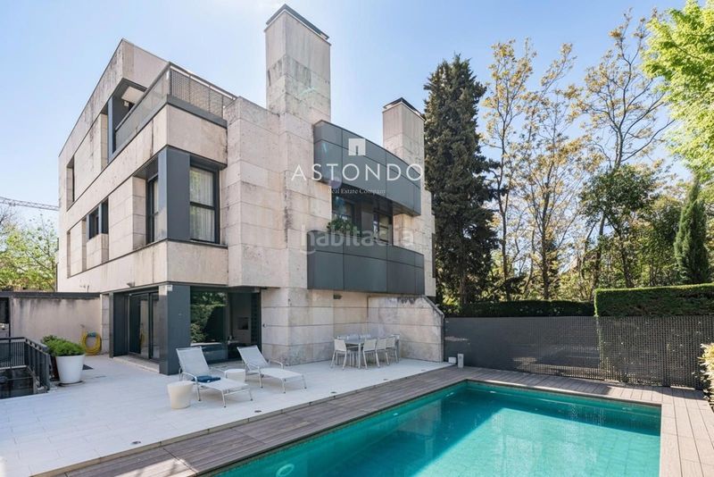 Foto 58f4eacd-84ca-45b6-b8fe-0bc6c5e4d4d3. Casa adossada amb calefacció aparcament piscina a Madrid