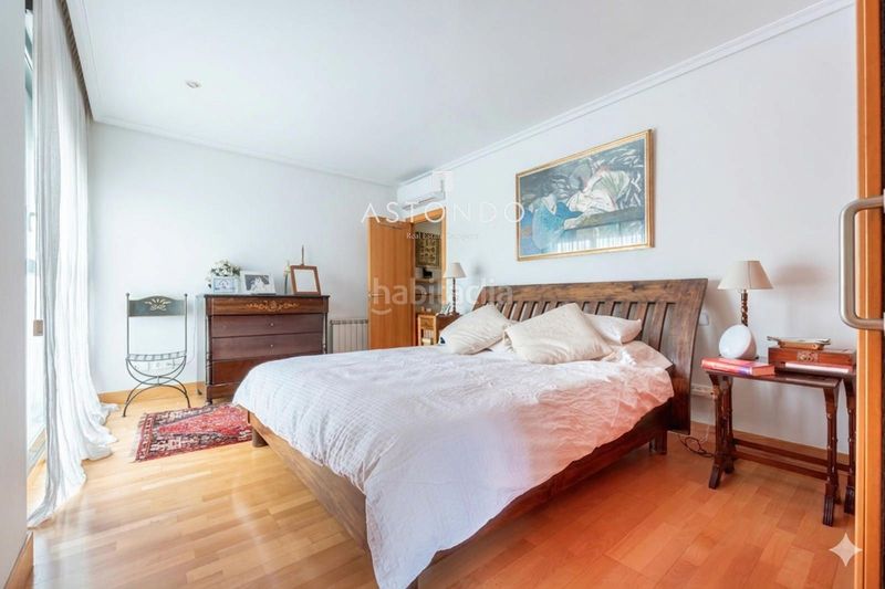 Foto 6c671381-0bac-4f04-b37a-6d0bc9defc4a. Casa adossada amb calefacció aparcament piscina a Madrid