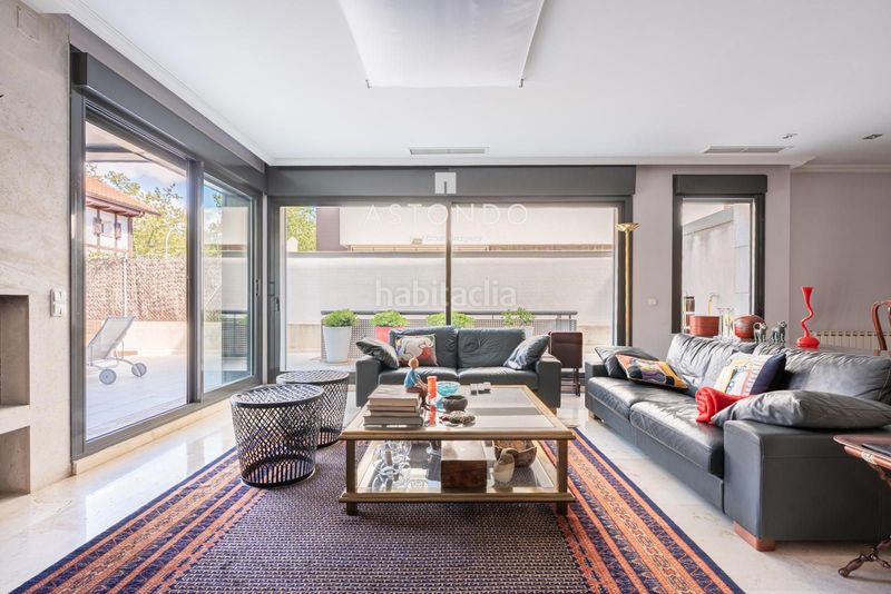 Foto f05c91c5-c9b0-4482-9de5-835ca5bae6ef. Casa adossada amb calefacció aparcament piscina a Madrid