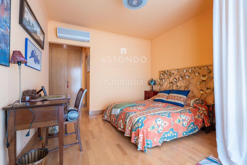 Foto 02f97d8e-a126-4c11-bb9d-d8f924f8f8df. Casa adossada amb calefacció aparcament piscina a Madrid