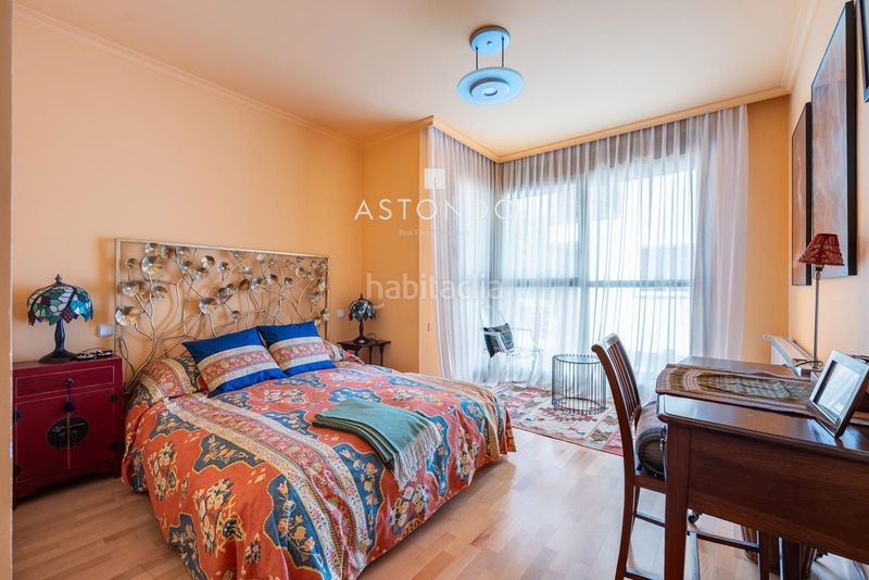 Foto 1c98e300-ebb7-4548-8795-c6d35718644d. Casa adossada amb calefacció aparcament piscina a Madrid