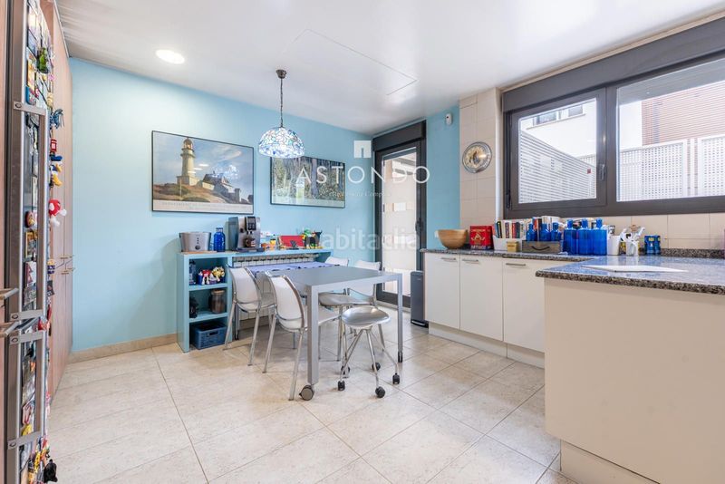 Foto 2319c5ce-d6d4-4a7c-9d15-53bdc2ee8f5a. Casa adossada amb calefacció aparcament piscina a Madrid