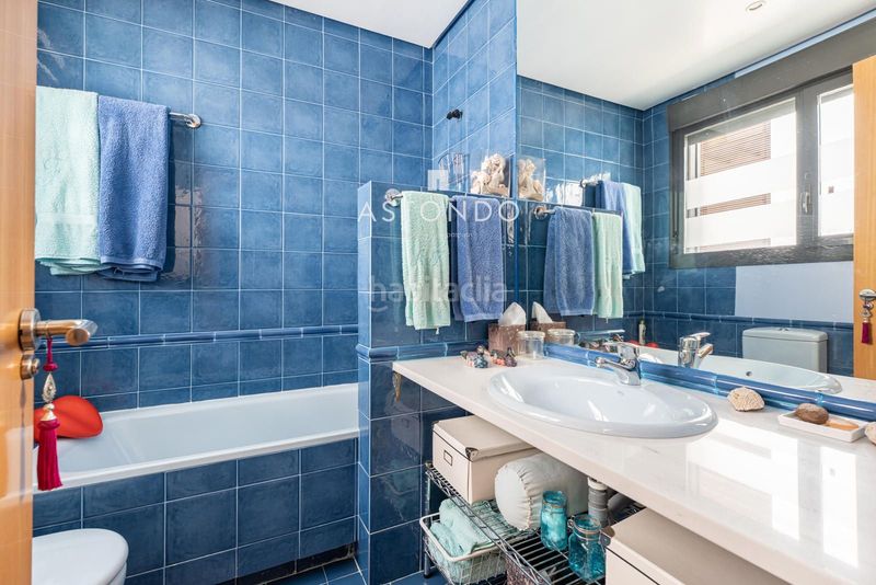 Foto 514a5cfb-3def-47db-9f2c-e98c01923d29. Casa adossada amb calefacció aparcament piscina a Madrid