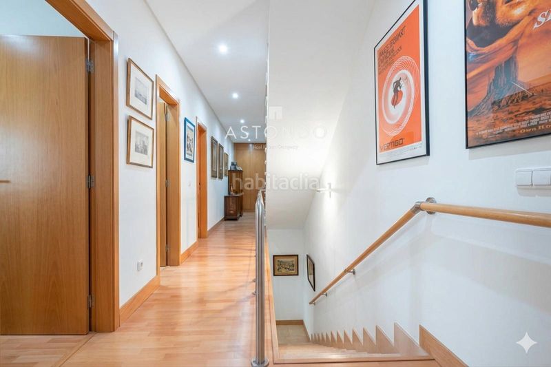 Foto a96a9121-ba72-4088-b7c1-02f12c4d455e. Casa adossada amb calefacció aparcament piscina a Madrid