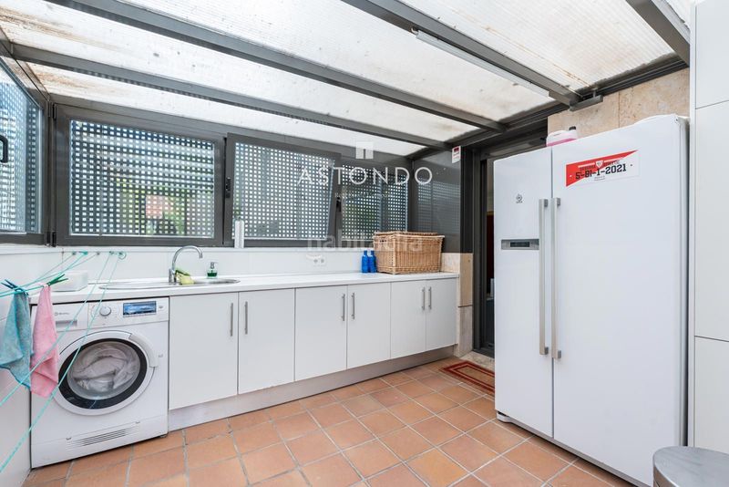 Foto bec315f8-2931-4568-a05f-36e235054b1f. Casa adossada amb calefacció aparcament piscina a Madrid