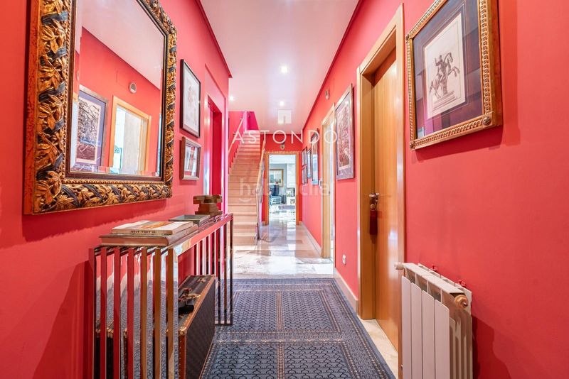 Foto c76780ec-79c7-428d-819e-07c89d1c98b5. Casa adossada amb calefacció aparcament piscina a Madrid