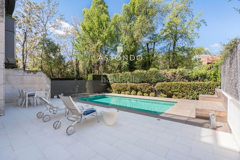 Foto cbf8a8dd-ddda-4881-823c-9b3f40aac014. Casa adossada amb calefacció aparcament piscina a Madrid