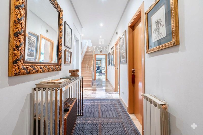 Foto cc5a60c0-8170-46ee-803d-f0d71a9ff0e7. Casa adossada amb calefacció aparcament piscina a Madrid