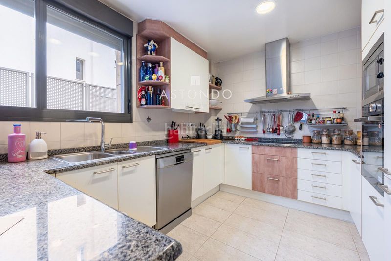 Foto da301abf-5e9a-4006-a6ec-eb05f0308d9d. Casa adossada amb calefacció aparcament piscina a Madrid