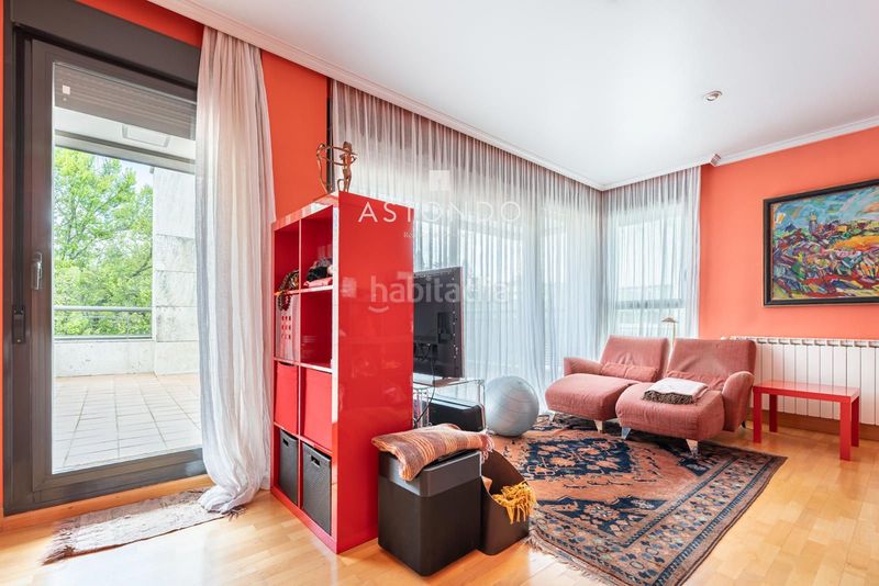 Foto e7b0d2a0-315d-4460-825f-21e966254f7e. Casa adossada amb calefacció aparcament piscina a Madrid