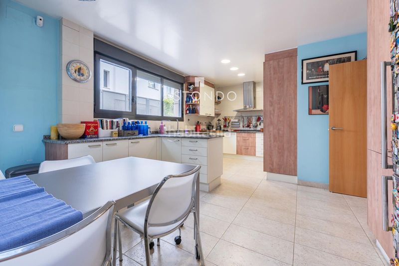 Foto fd695138-72d9-45b1-b5cd-ef62ae77802b. Casa adossada amb calefacció aparcament piscina a Madrid