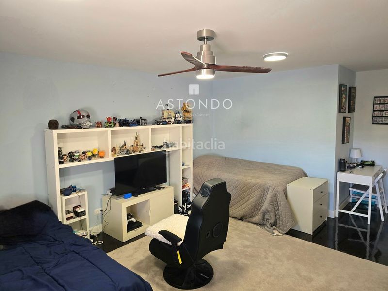 Foto 3dbb72d5-2058-4f75-bf40-ecbdedc3d336. Flat with heating parking pool in San Juan Bautista Madrid