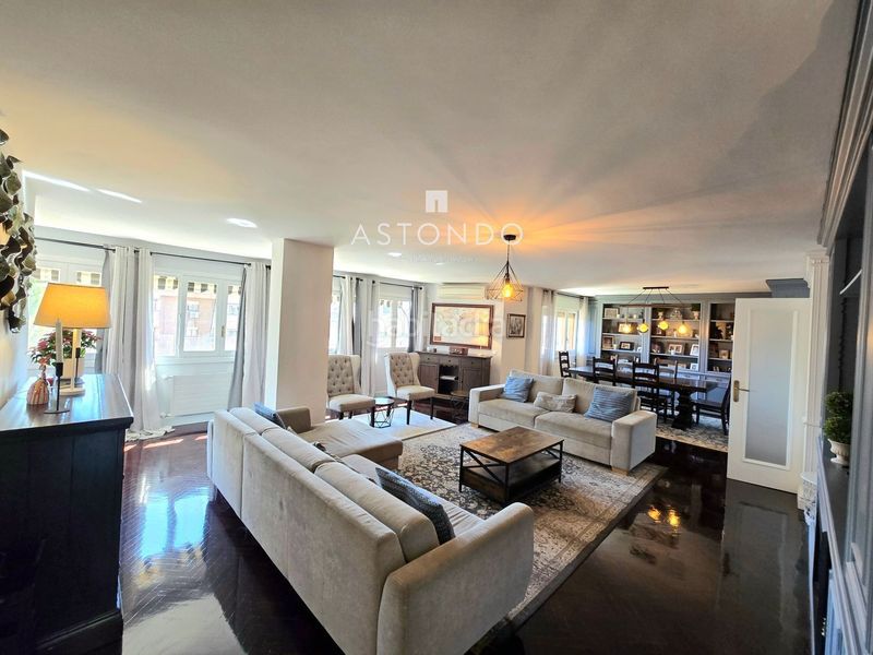 Foto 76763710-ebb9-43a5-923c-9981456bca83. Flat with heating parking pool in San Juan Bautista Madrid