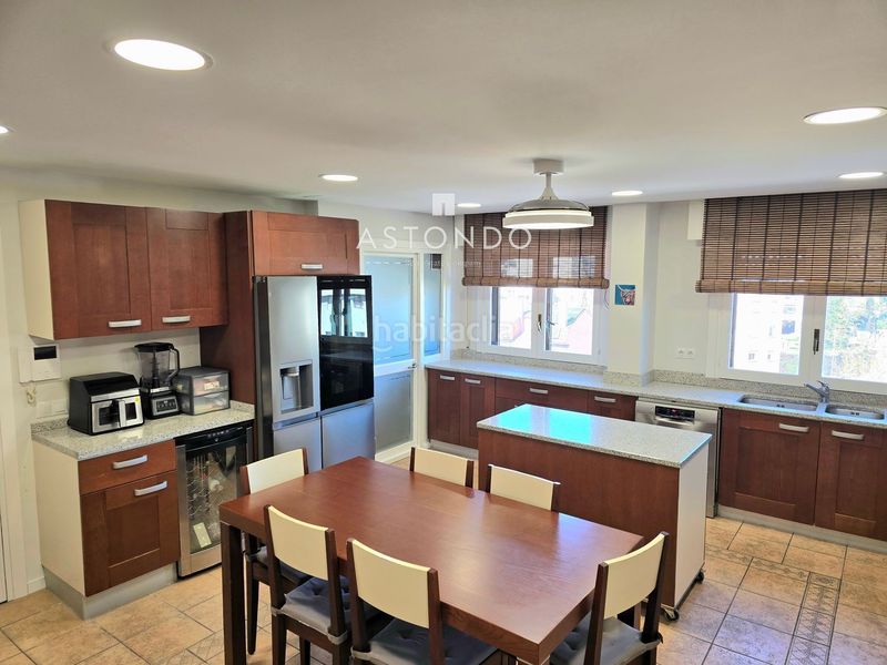 Foto 8f370e6d-4e06-4af2-b125-b72c0b5f4a2a. Flat with heating parking pool in San Juan Bautista Madrid