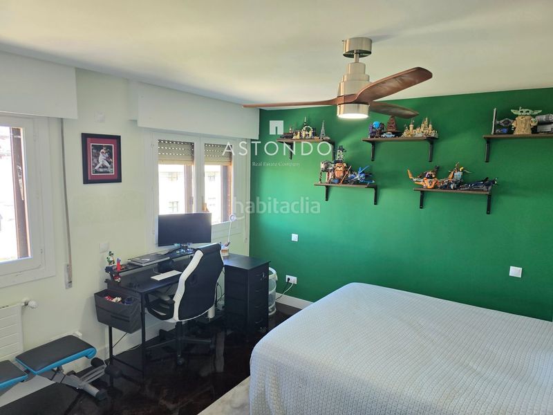 Foto 942a7475-dd16-49e6-96d1-0e72dfdc63eb. Flat with heating parking pool in San Juan Bautista Madrid