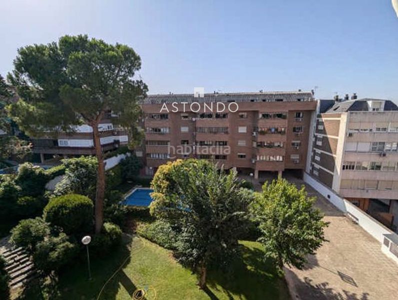 Foto ce8ea5bd-ecf1-4653-a184-f2f7d12fc9d4. Flat with heating parking pool in San Juan Bautista Madrid