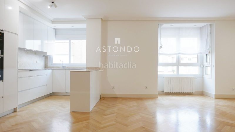 Foto 0546ee9c-fb57-4a0e-abf6-be4652291b83. Rent flat with heating parking pool in Pinar del Rey Madrid