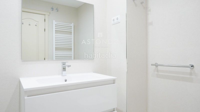 Foto 19e72f94-1923-4d87-bebe-ee2c302c18d6. Rent flat with heating parking pool in Pinar del Rey Madrid