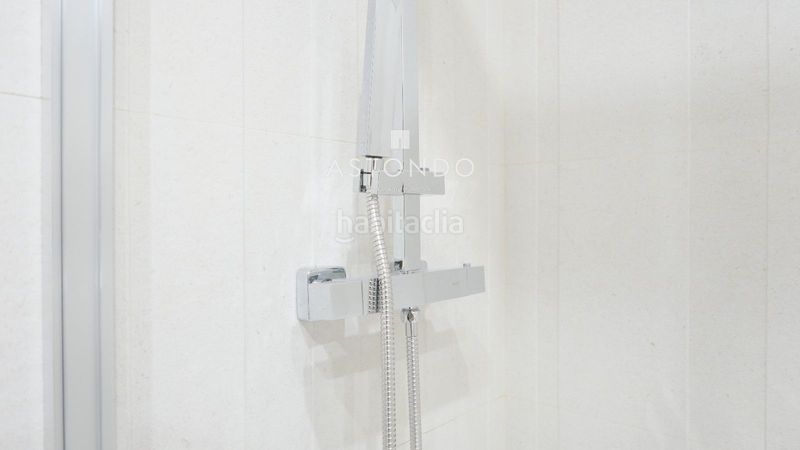 Foto 4b9619fb-1ae3-4bab-a65d-9c695feeae42. Rent flat with heating parking pool in Pinar del Rey Madrid