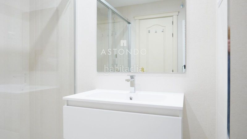Foto 66c813bf-6d60-47a5-92fd-30e573216661. Rent flat with heating parking pool in Pinar del Rey Madrid