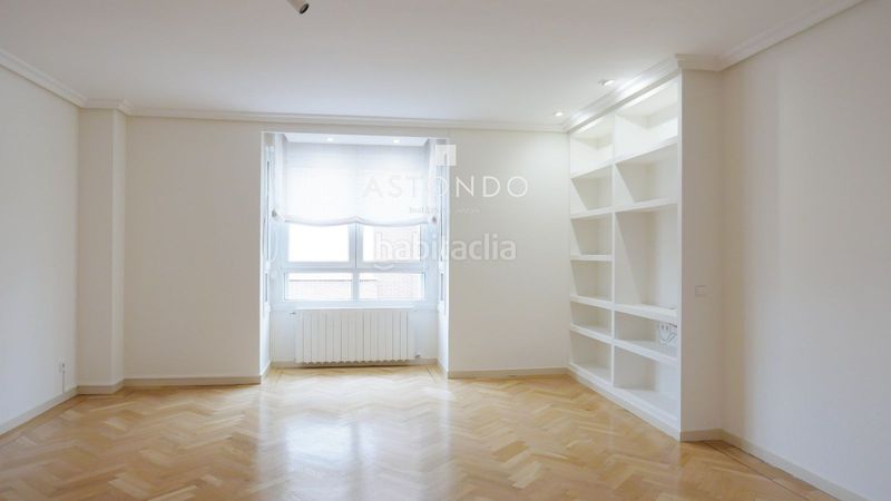 Foto 6f7b711c-19a8-44f3-b89e-c89298037601. Rent flat with heating parking pool in Pinar del Rey Madrid