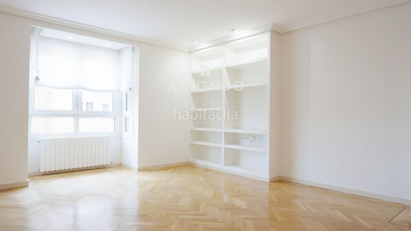 Foto 939d06de-8bcf-420d-ab2f-61e324ee8f31. Rent flat with heating parking pool in Pinar del Rey Madrid