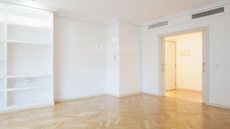 Foto a3c4d9fe-3247-4d81-9d00-3bbf3b5e6310. Rent flat with heating parking pool in Pinar del Rey Madrid