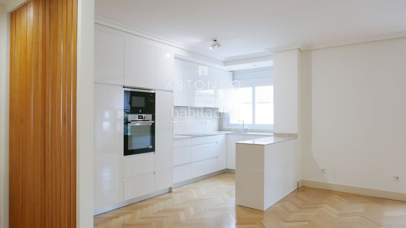 Foto b922f8f2-89ce-42a4-bfad-b736001e9524. Rent flat with heating parking pool in Pinar del Rey Madrid